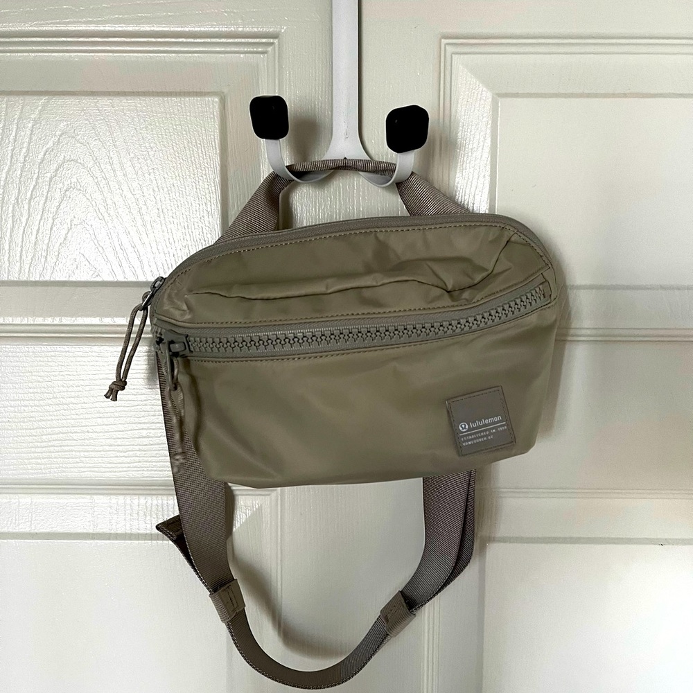 Lululemon All Day Essentials Belt Bag 2.5L